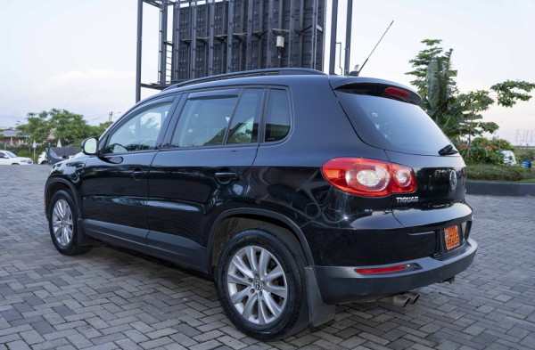 Volkswagen Tiguan | Rav 4